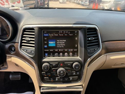Used 2016 Jeep Grand Cherokee Limited AWD/4WD image 13
