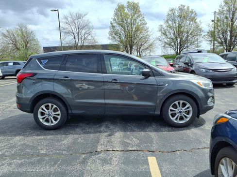 Used 2019 Ford Escape SE FWD image 29
