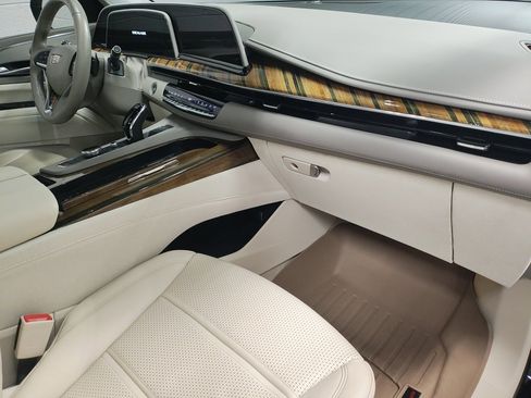 Used 2022 Cadillac Escalade Premium Luxury Platinum image 8