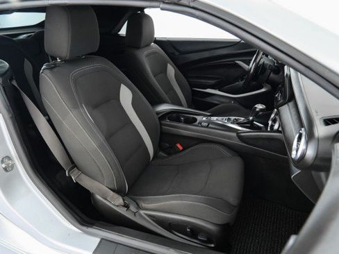 Used 2019 Chevrolet Camaro LT RWD image 31