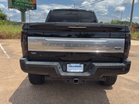 Used 2017 Ford F250 Platinum w/ Platinum Ultimate Package AWD/4WD image 34