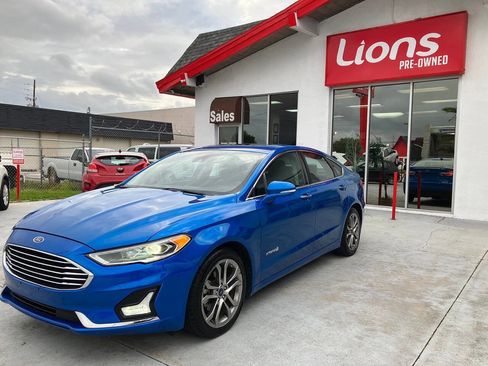 Used 2019 Ford Fusion Titanium image 2
