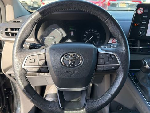 Used 2024 Toyota Sienna XLE image 16