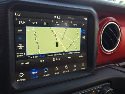Used 2018 Jeep Wrangler Rubicon AWD/4WD image 12