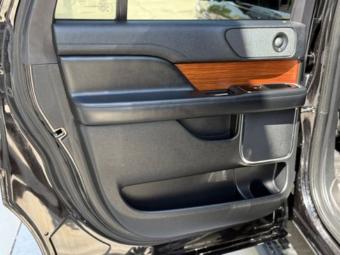 Used 2020 Lincoln Navigator L Reserve RWD image 20