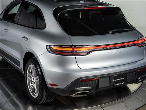 Certified 2025 Porsche Macan image 30
