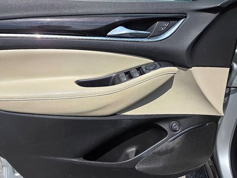Used 2019 Buick Enclave Essence FWD image 16