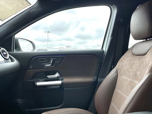 Certified 2025 Mercedes-Benz GLA 250 4MATIC image 42