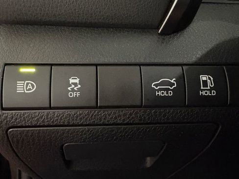 Used 2020 Toyota Camry XLE image 7