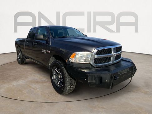 Used 2019 RAM 1500 Classic SLT image 4