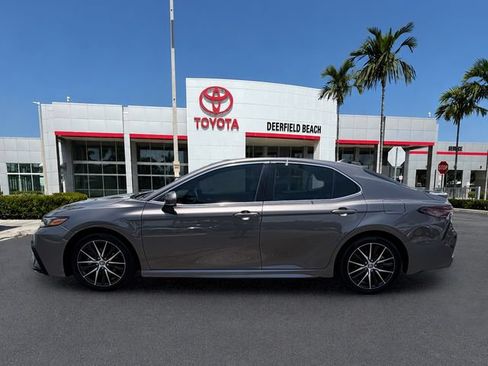 Used 2023 Toyota Camry SE FWD image 4