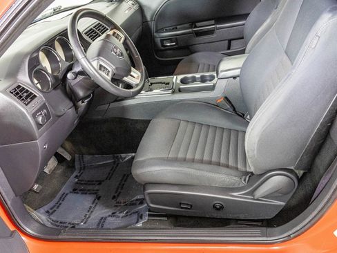 Used 2014 Dodge Challenger SXT image 17