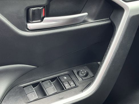 Used 2025 Toyota RAV4 XLE FWD image 26