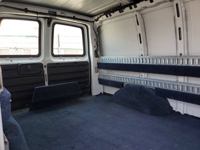 Used 2018 Chevrolet Express 2500 RWD image 23