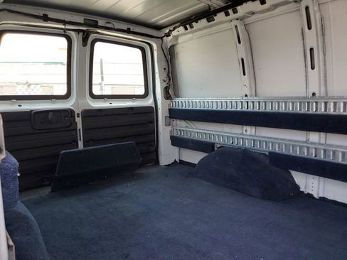 Used 2018 Chevrolet Express 2500 image 23