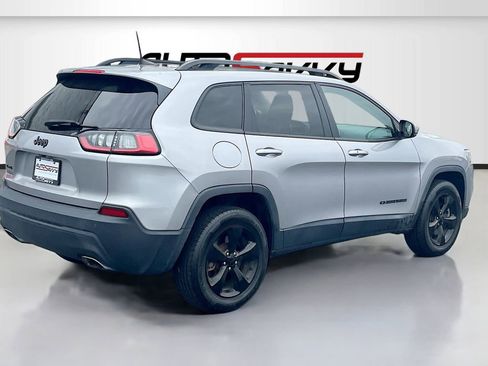 Used 2019 Jeep Cherokee Latitude Plus AWD/4WD image 7
