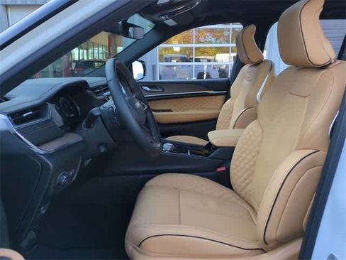 New 2025 Jeep Grand Cherokee Summit image 17