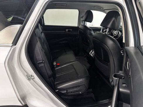 Used 2025 Kia Sorento S FWD image 25