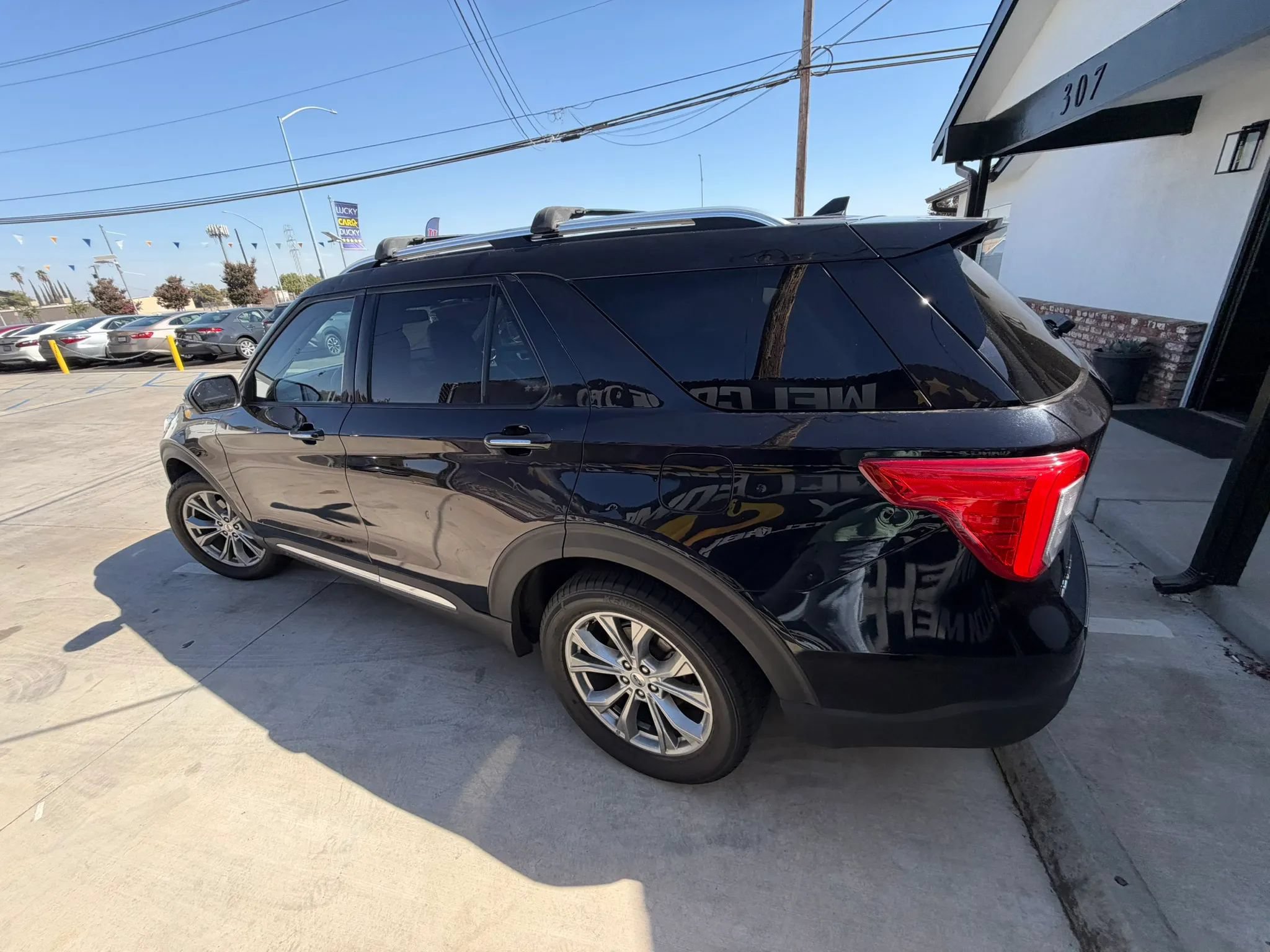 Used 2022 Ford Explorer Limited w/ Equipment Group 301A AWD/4WD image 14