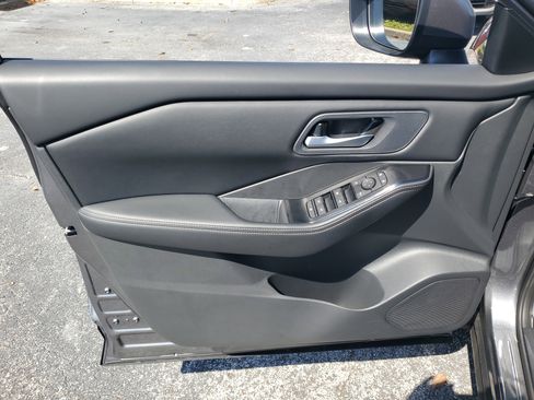 Certified 2026 Nissan Rogue SV FWD image 11