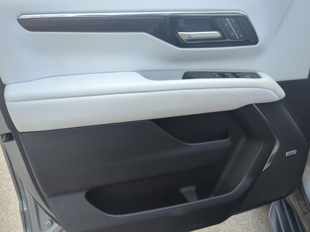 Certified 2026 Chevrolet Suburban Premier AWD/4WD image 24