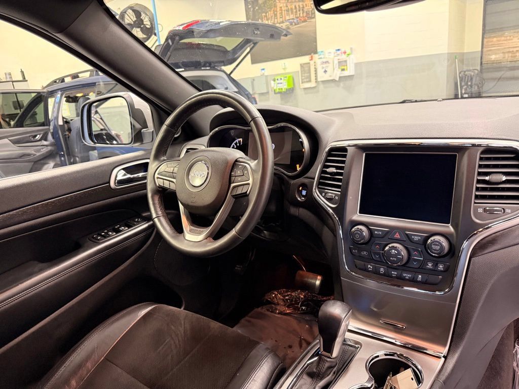 Used 2018 Jeep Grand Cherokee Altitude AWD/4WD image 31