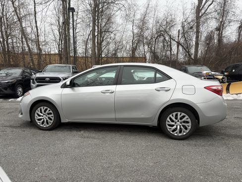 Used 2019 Toyota Corolla LE image 2