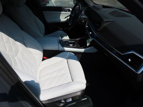 New 2026 BMW X5 xDrive40i w/ Executive Package image 13
