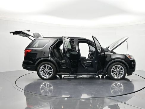 Used 2018 Ford Explorer XLT w/ Equipment Group 202A FWD image 48