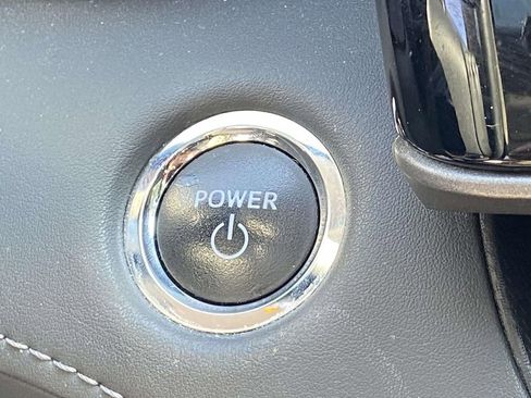 Used 2023 Toyota Highlander XLE FWD image 30