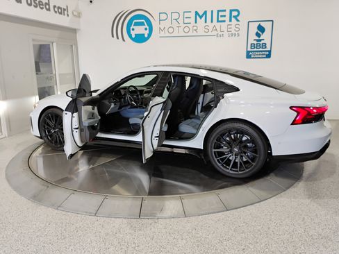 Used 2022 Audi e-tron GT Prestige w/ Prestige Package image 3