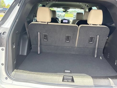 Used 2023 Chevrolet Traverse Premier FWD image 32