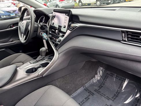 Used 2022 Toyota Camry LE image 34