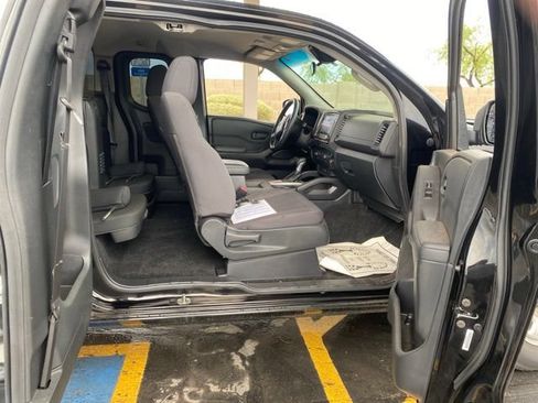 Used 2022 Nissan Frontier S RWD image 5