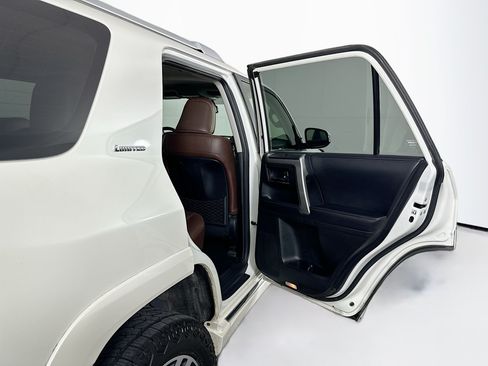 Used 2018 Toyota 4Runner Limited AWD/4WD image 30
