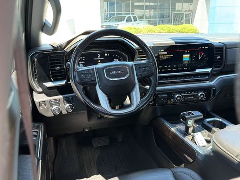 Used 2022 GMC Sierra 1500 Elevation w/ Elevation Premium Package AWD/4WD image 18