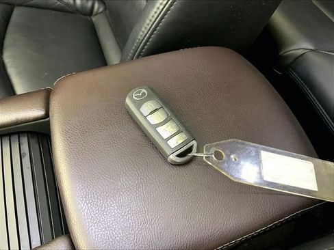 Used 2018 MAZDA MAZDA3 Touring FWD image 20