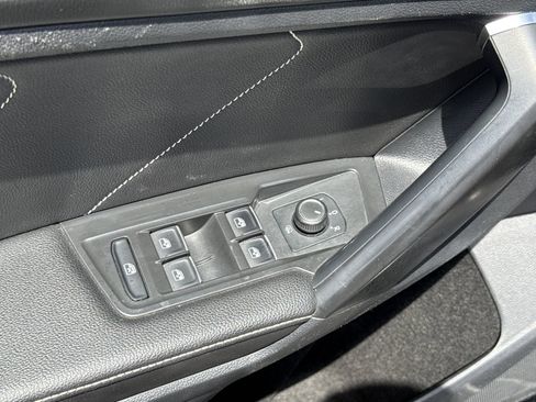 Used 2023 Volkswagen Tiguan SE FWD image 35