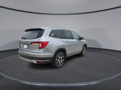 Used 2019 Honda Pilot Touring image 8