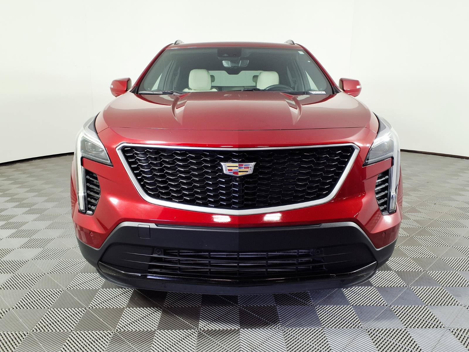 Used 2019 Cadillac XT4 Sport FWD image 2