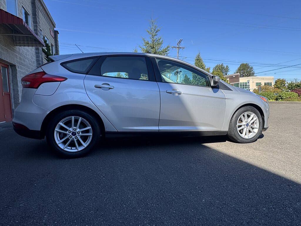 Used 2018 Ford Focus SE FWD image 2