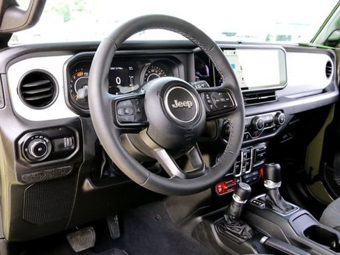 Used 2025 Jeep Wrangler Unlimited Sport AWD/4WD image 9