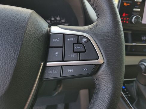 Used 2024 Toyota Sienna XLE image 14