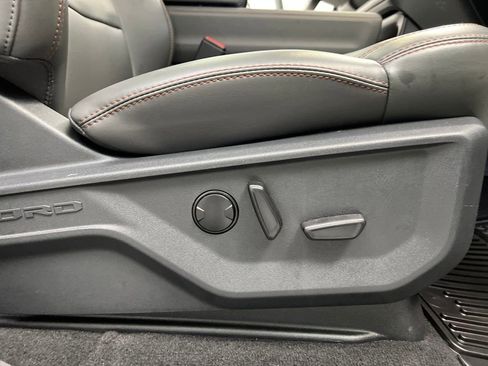 Used 2025 Ford Expedition Active image 24