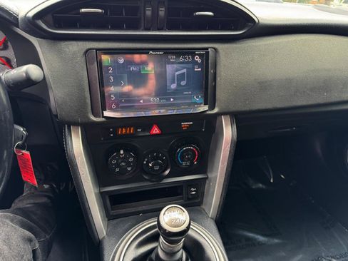 Used 2017 Toyota 86 image 18