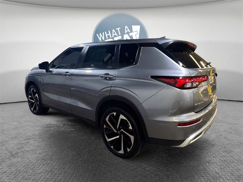 Used 2022 Mitsubishi Outlander SE image 6