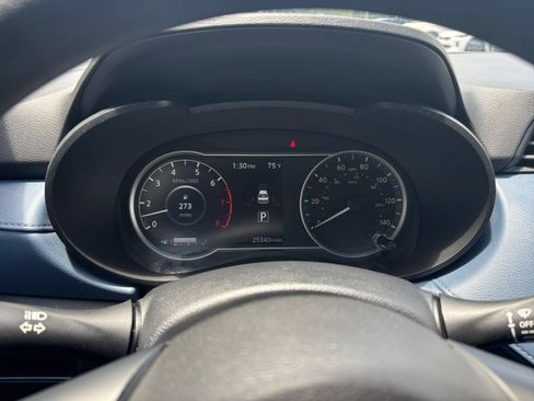 Used 2025 Nissan Versa SV FWD image 39