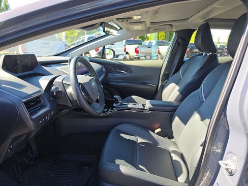 Used 2024 Toyota Prius XLE AWD/4WD image 20