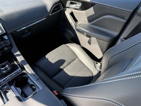 Used 2018 Jaguar F-PACE S image 25