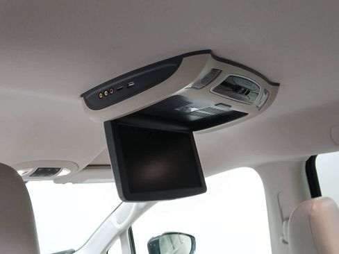 Used 2020 Chrysler Pacifica Touring-L image 18